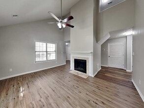 1052 Autumn Crest Dr in Stone Mountain, GA - Foto de edificio - Building Photo