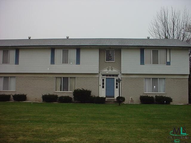 47110 Jefferson Ave in Chesterfield, MI - Foto de edificio - Building Photo