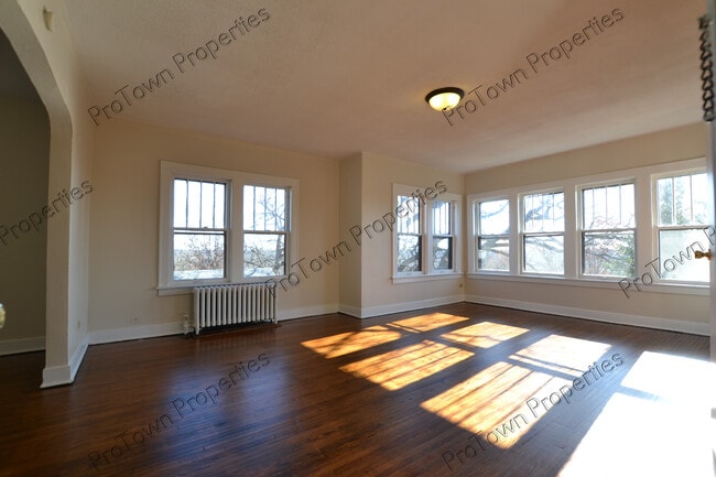 757 Jasper St, Unit 3E in Joliet, IL - Foto de edificio - Building Photo