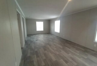 500 Elmwood Ln in Columbus, MI - Foto de edificio - Building Photo