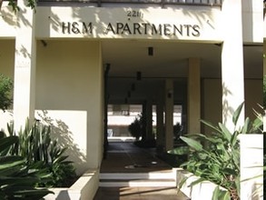 H&M Apartments in Honolulu, HI - Building Photo - Building Photo