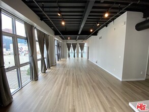 330 W 11th St in Los Angeles, CA - Building Photo - Building Photo
