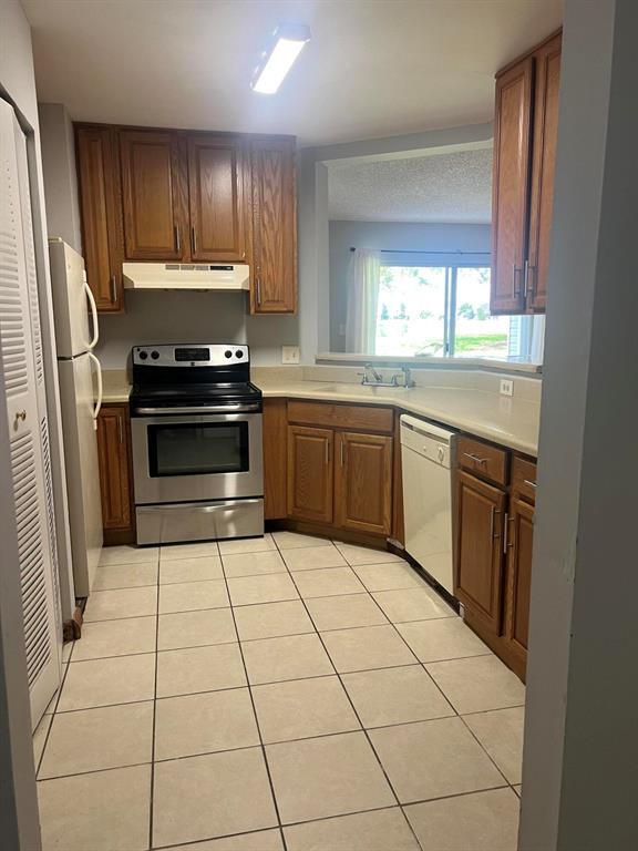 3461 NW 44th St, Unit 101 in Lauderdale Lakes, FL - Building Photo - Building Photo