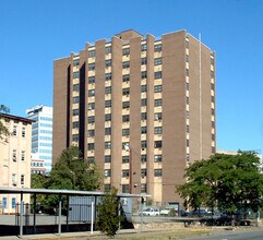 Gordon Canfield Plaza in Paterson, NJ - Building Photo - Building Photo