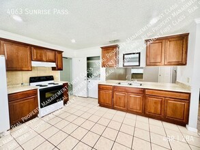 4063 Sunrise Pass in San Antonio, TX - Building Photo - Building Photo