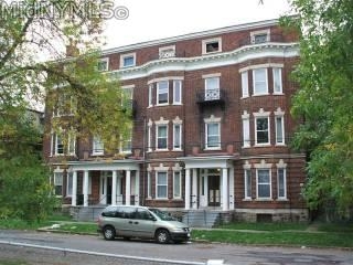 1121 Summit Pl in Utica, NY - Building Photo - Building Photo