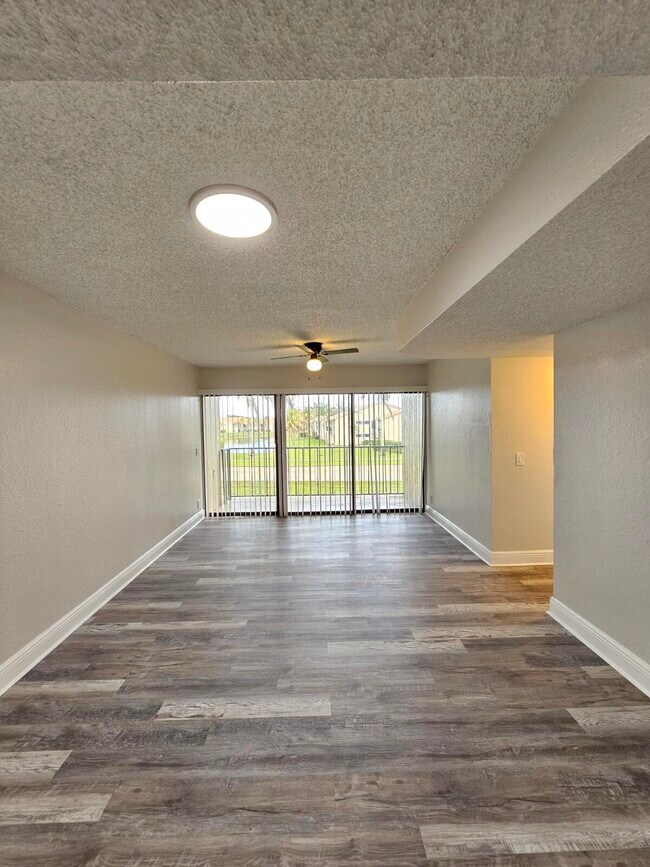 1500 Windorah Way in Royal Palm Beach, FL - Building Photo - Building Photo