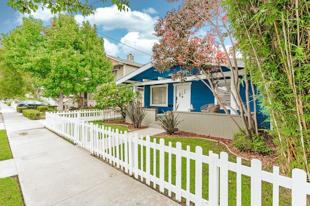 257-257 1/2 Newport Ave in Long Beach, CA - Building Photo