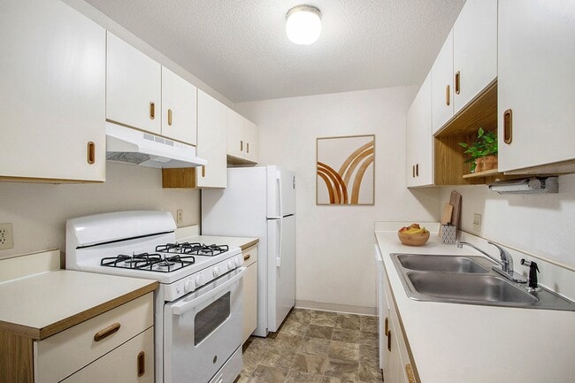 Seville Apartments in Kalamazoo, MI - Building Photo - Building Photo