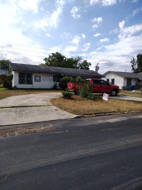 130 Harcourt Ave in San Antonio, TX - Foto de edificio