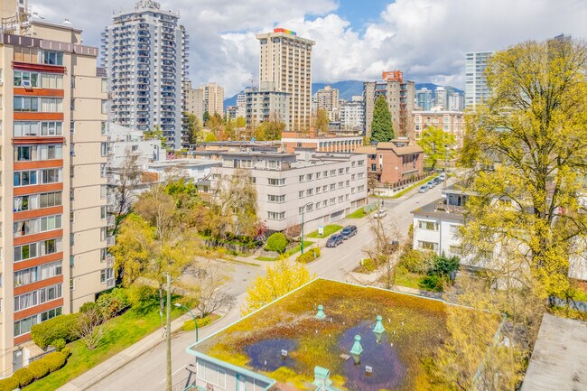 Stanley Manor in Vancouver, BC - Building Photo - Building Photo