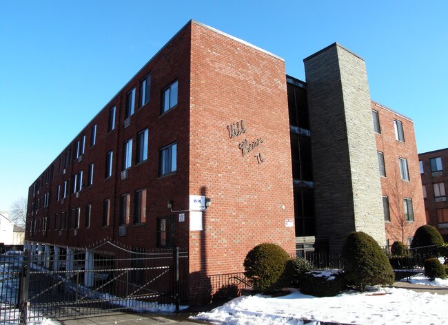 Webb Manor in Hartford, CT - Building Photo - Building Photo