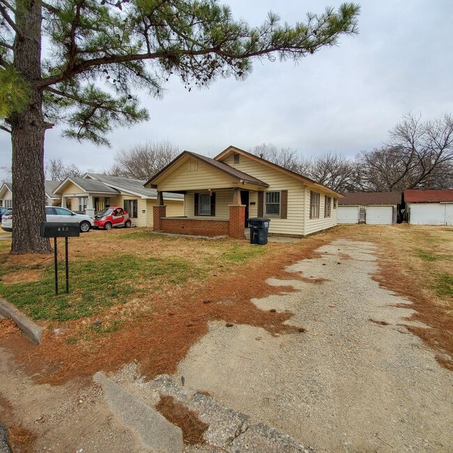 632 W Dewey St in Shawnee, OK - Building Photo - Building Photo