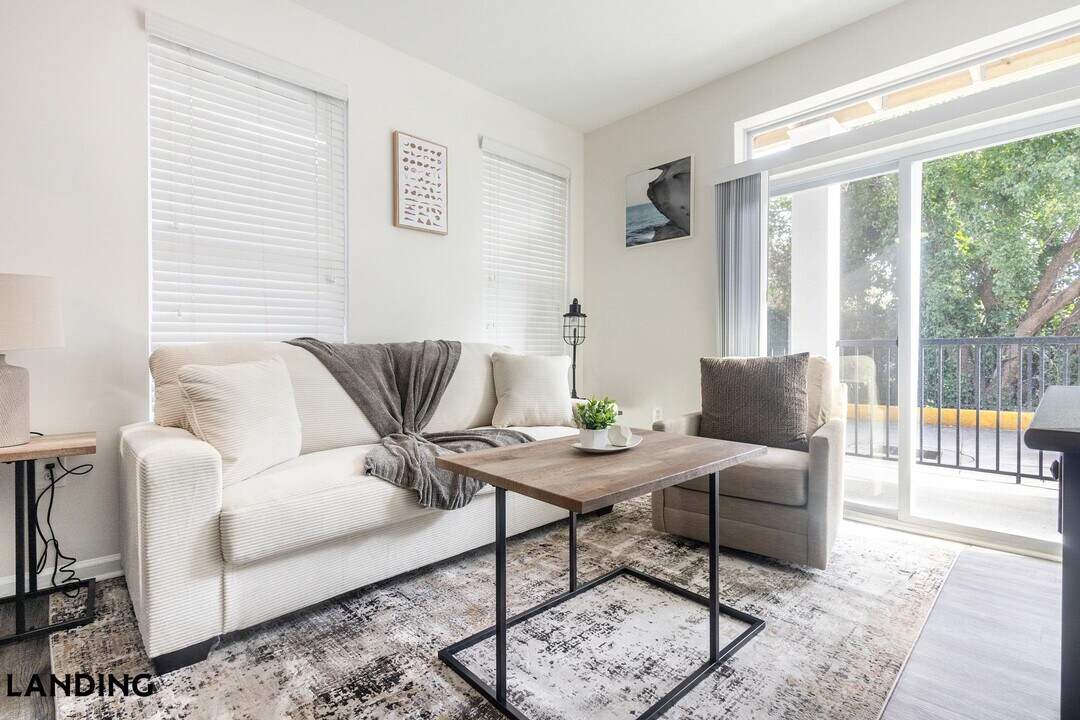 4921 Pretty Lake Ave, Unit 131 in Norfolk, VA - Foto de edificio