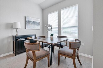 125 Harborside Dr in San Marcos, TX - Building Photo - Building Photo