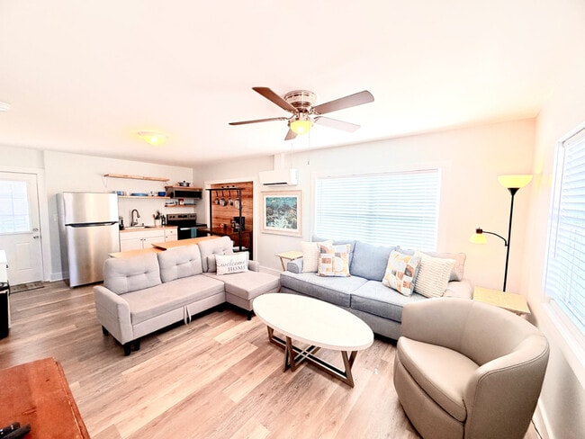 216 La Paloma Pl in Panama City Beach, FL - Building Photo - Building Photo