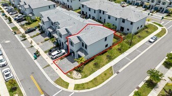 28500 SW 133rd Path in Homestead, FL - Building Photo