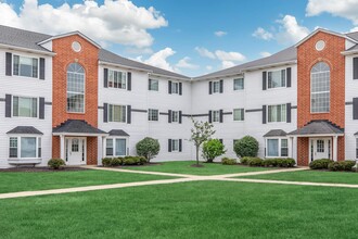 Cambridge Court Apartments in Brook Park, OH - Foto de edificio - Building Photo