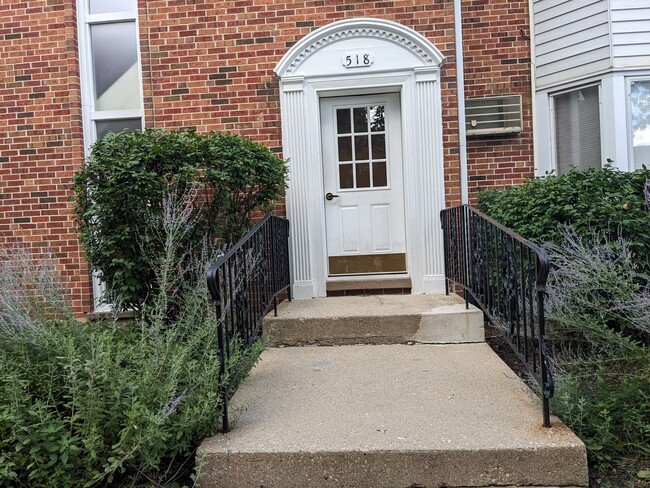518 W Miner St in Arlington Heights, IL - Building Photo - Building Photo