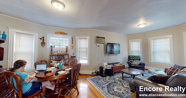 property at 8 Chapman Pl