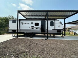 10 Wynn Dr in Donna, TX - Building Photo