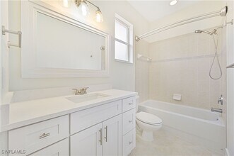 20634 Larino Loop in Estero, FL - Foto de edificio - Building Photo