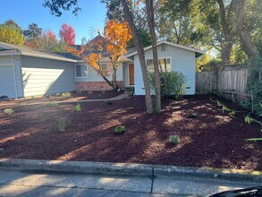 1422 Escalero Rd-Unit -1 in Santa Rosa, CA - Building Photo - Building Photo