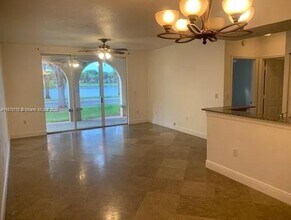 2557 Centergate Dr in Miramar, FL - Building Photo - Building Photo