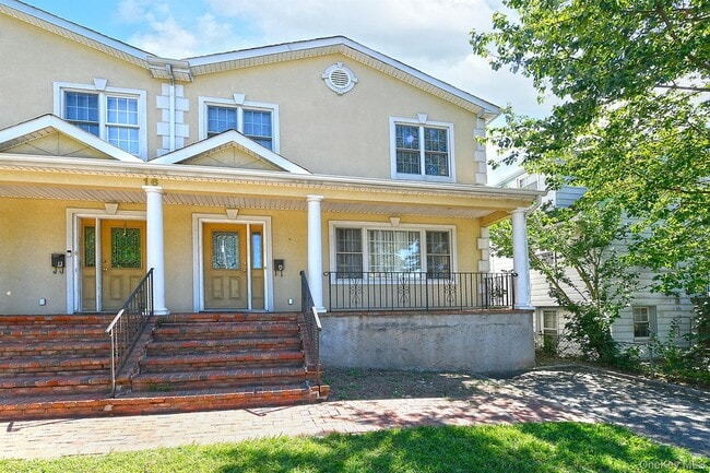 16 Inwood Rd in Port Washington, NY - Building Photo - Building Photo