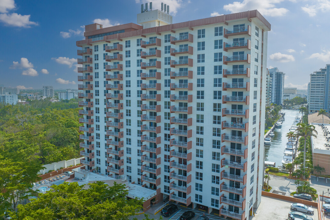 Ft Lauderdale Beach Resort in Fort Lauderdale, FL - Building Photo