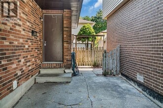 1366 Bayswater Crescent in Windsor, ON - Building Photo - Building Photo