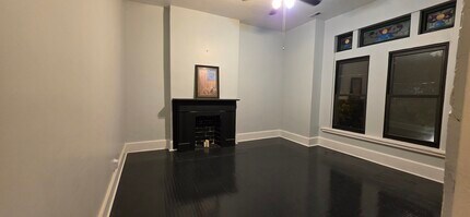 700 S Oakley Blvd, Unit Corner on Oakley in Chicago, IL - Building Photo - Building Photo