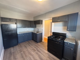 652-658 E 81st St in Chicago, IL - Building Photo