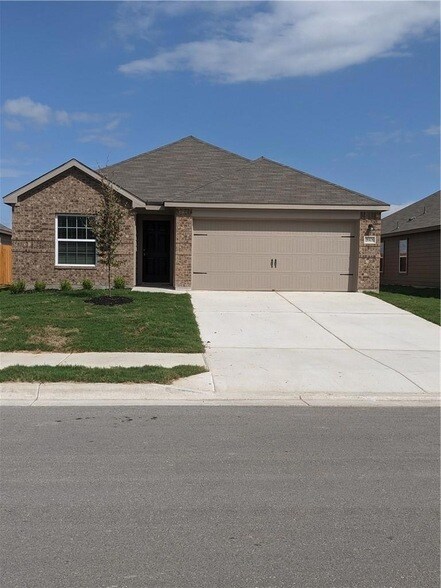 18908 Speculator Ln in Elgin, TX - Building Photo