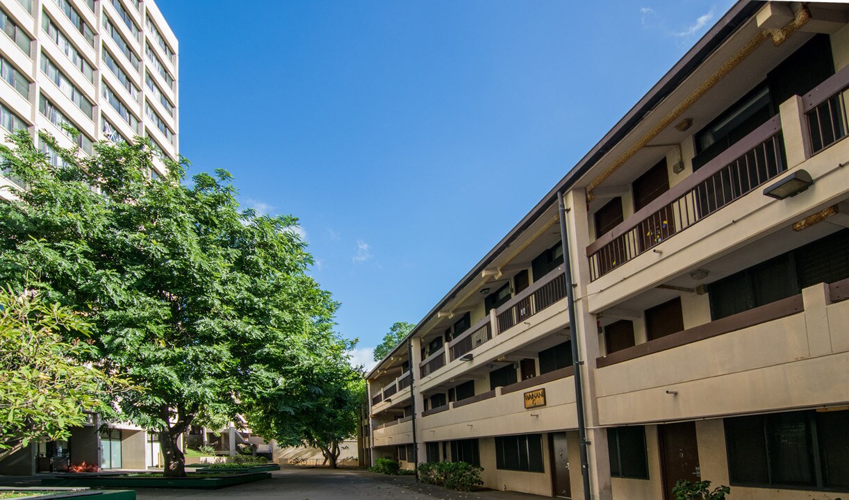 Hale Wainani in Honolulu, HI - Building Photo