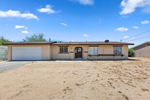 15073 Mojave St in Hesperia, CA - Building Photo