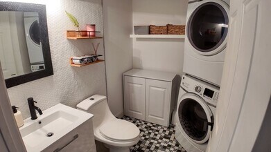 8050 Severn Dr in Boca Raton, FL - Foto de edificio - Building Photo