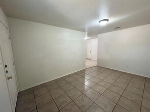 5018 Nell St in Fort Worth, TX - Foto de edificio - Building Photo