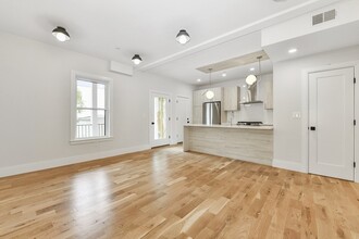 221 Paris St, Unit 1 in Boston, MA - Building Photo - Building Photo