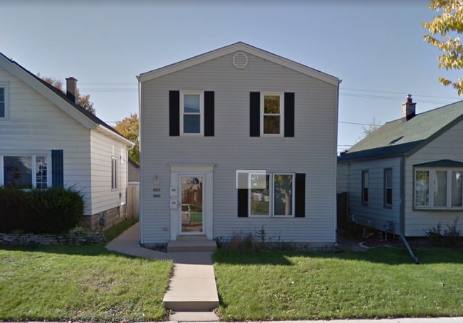 2425 S 75th St, Unit #1 Lower in West Allis, WI - Building Photo - Building Photo