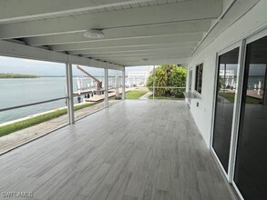 177 W Pago Pago Dr in Naples, FL - Foto de edificio - Building Photo