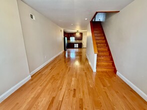 520 Hoffman St in Philadelphia, PA - Building Photo - Building Photo
