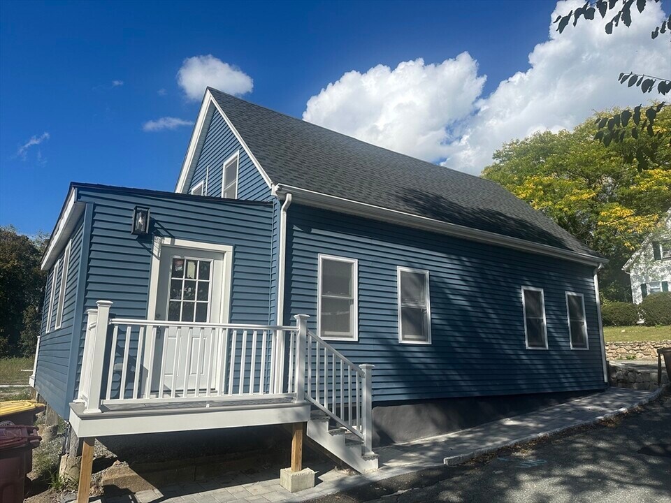 8 Louds Ave in Weymouth, MA - Building Photo