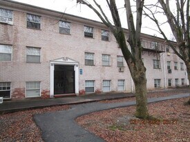 2910 Barclay Manor in Newburgh, NY - Building Photo
