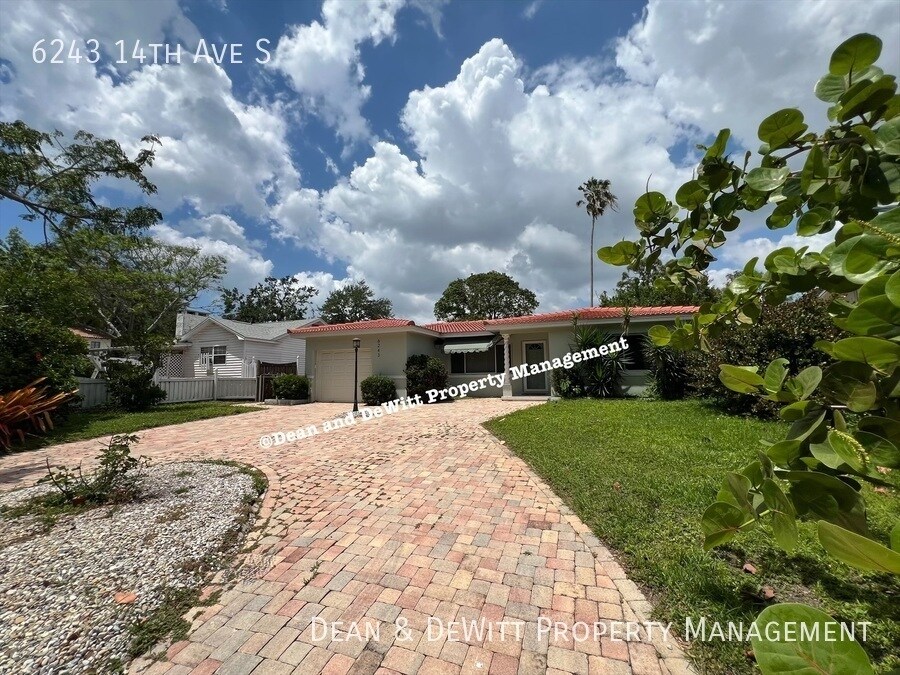6243 14th Ave S in Gulfport, FL - Building Photo