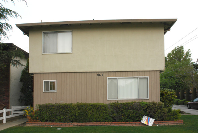 1017 West Hamilton Avenue in Campbell, CA - Building Photo - Building Photo