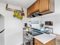 2478 NW Savier St, Unit 4 in Portland, OR - Building Photo - Building Photo