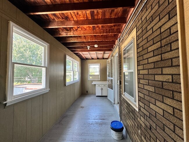 114 Russell St in Waterbury, CT - Building Photo - Building Photo