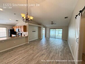 11223 Southwind Lake Dr in Gibsonton, FL - Building Photo - Building Photo