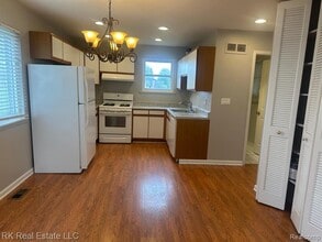 2824 Roundtree Dr in Troy, MI - Building Photo - Building Photo